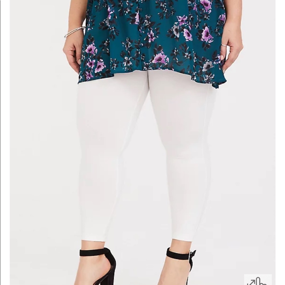 Torrid Cloud Dancer Cropped Leggings